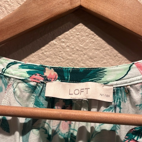 Ann Taylor LOFT Women’s Tropical v neck shirt Size Petite Large - Picture 3 of 8